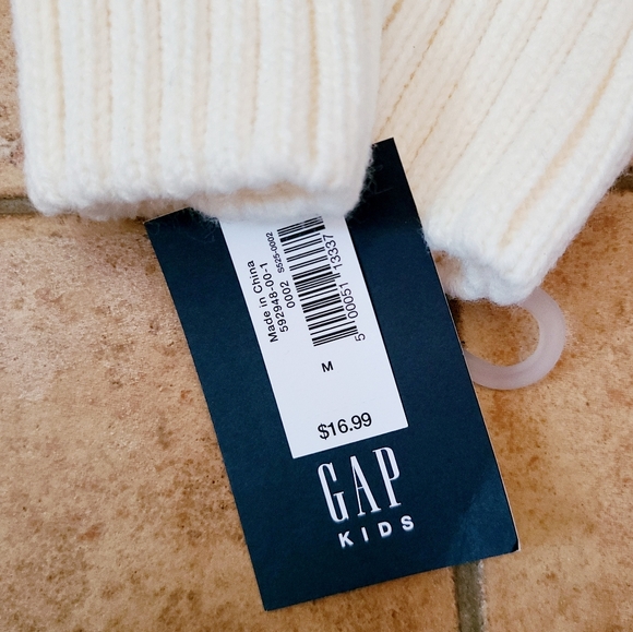 👀50% OFF - NWT‼️ Girl's GAP brand Tech Cable Knit Mittens - Picture 4 of 13